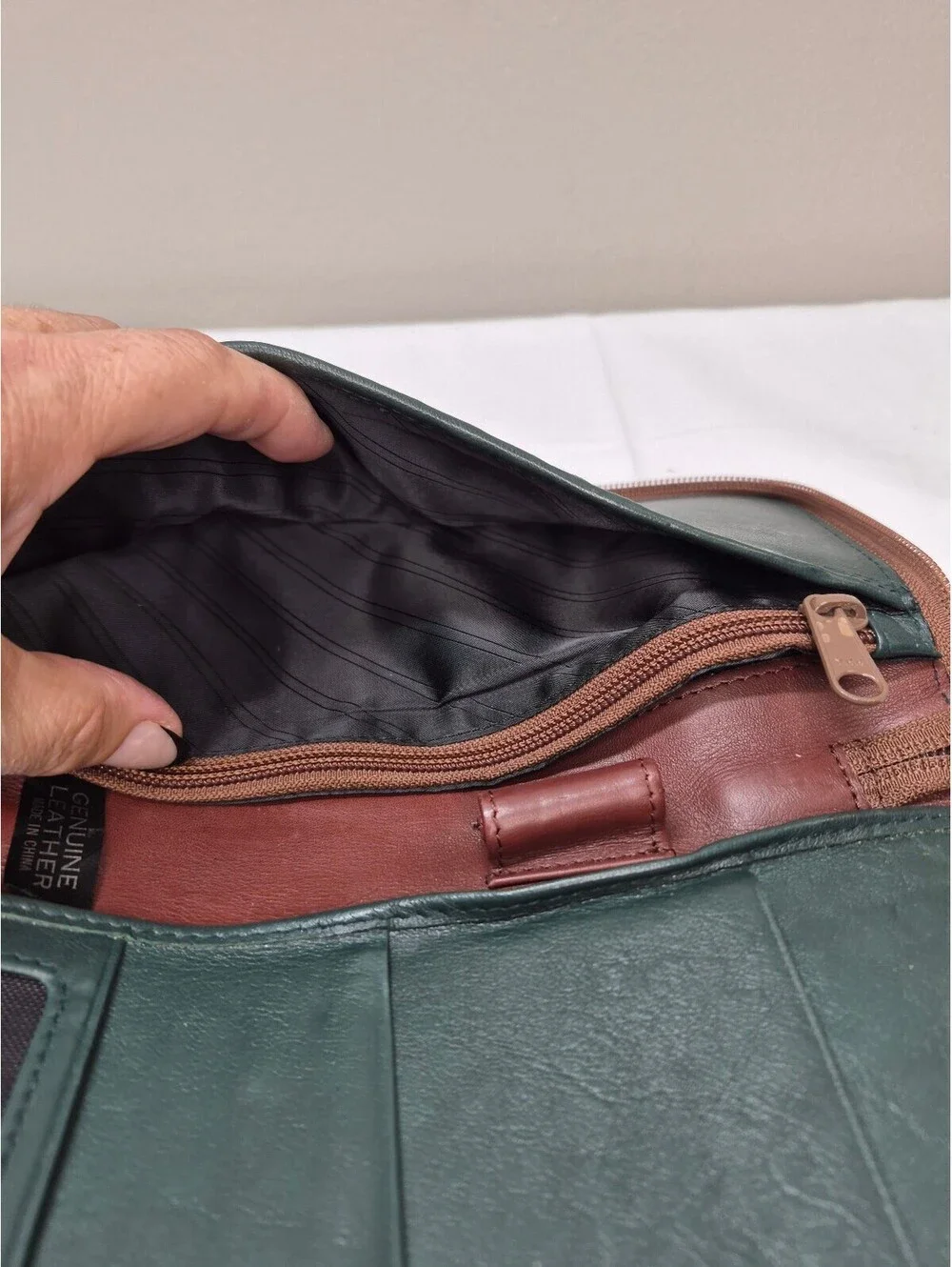The Orvis Company Genuine Leather Zip-Around Wallet in Green and Brown B464